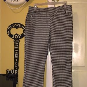 Stylish cropped pants 👖